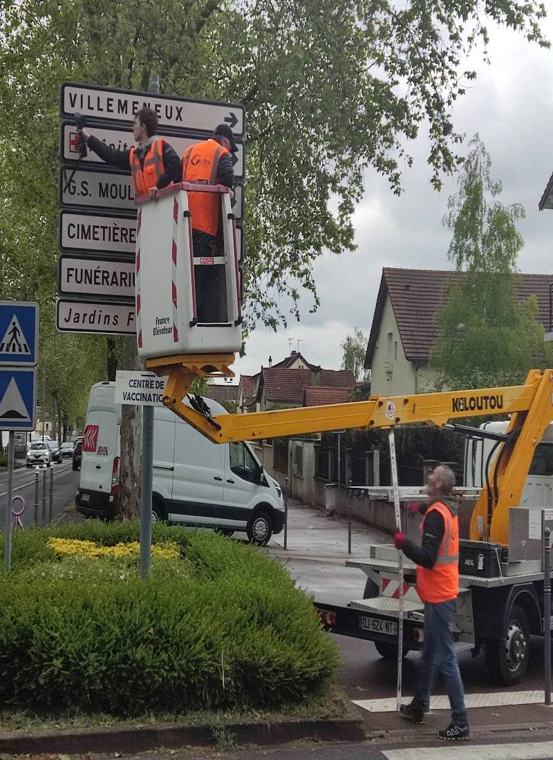 réparation de panneaux de signalisation à Fontainebleau 77